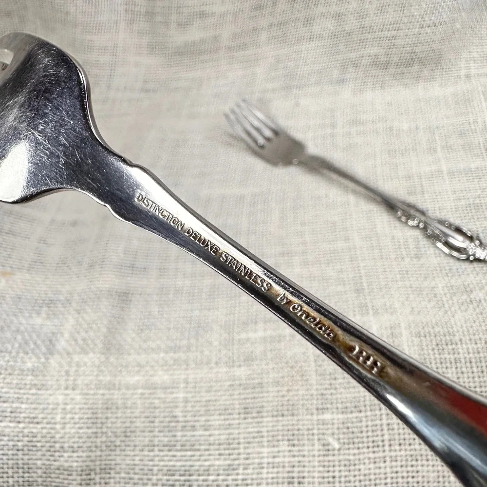 Oneida Distinction‎ Deluxe Stainless Raphael Salad Forks Set of 2 Ornate Floral